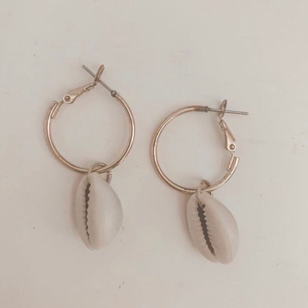 Shell earrings